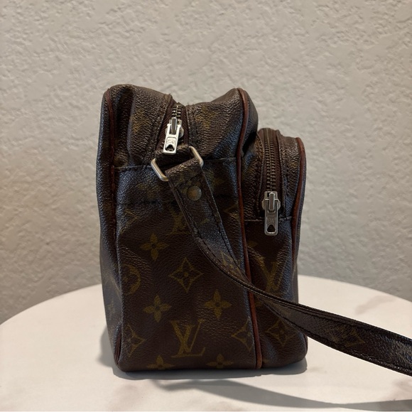 Louis Vuitton Vintage Monogram Crossbody Bag Leather - Picture 4 of 14